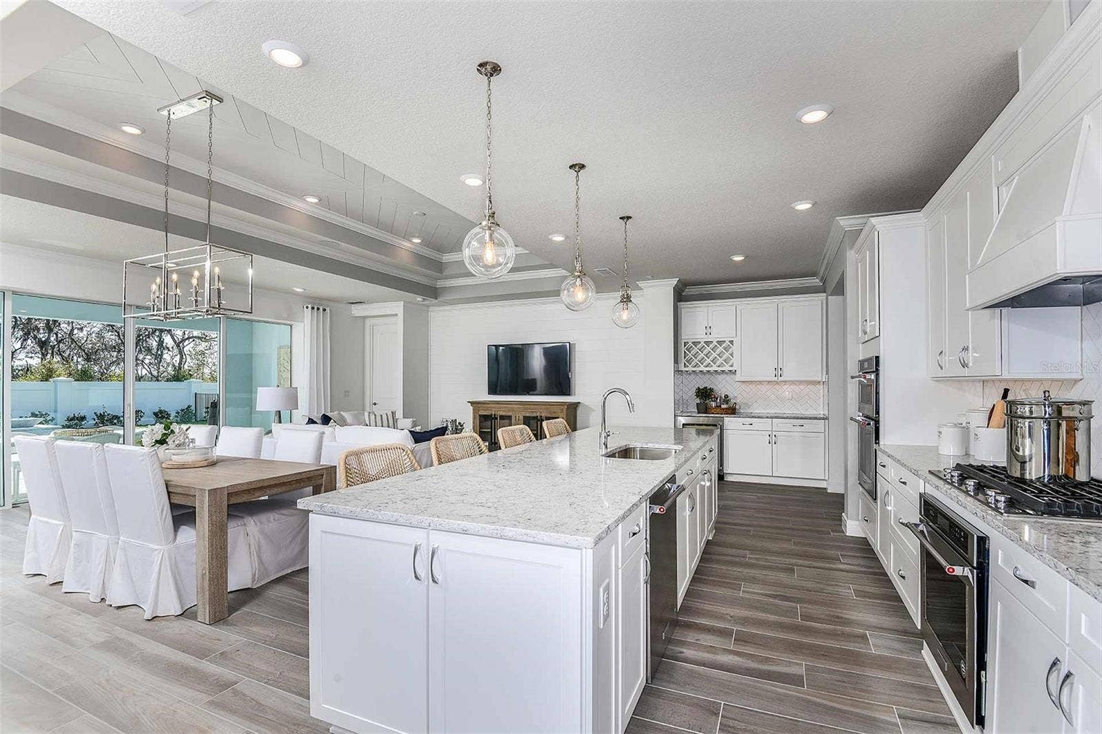 6541 WHITE WILLOW COURT, St Cloud, FL 34771 Model Home Design Only. Pictures and furnishings are for illustrative purposes only. Elevations, colors and options may vary. Furniture is for model home staging only.