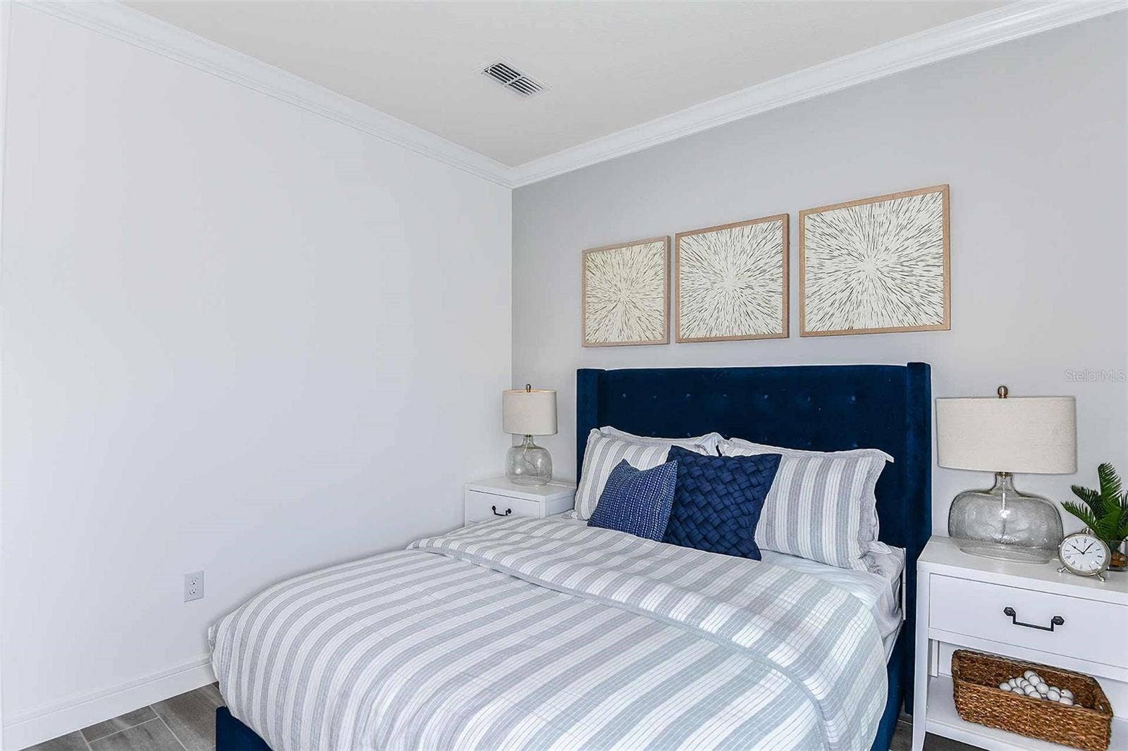 6541 WHITE WILLOW COURT, St Cloud, FL 34771 Model Home Design Only. Pictures and furnishings are for illustrative purposes only. Elevations, colors and options may vary. Furniture is for model home staging only.