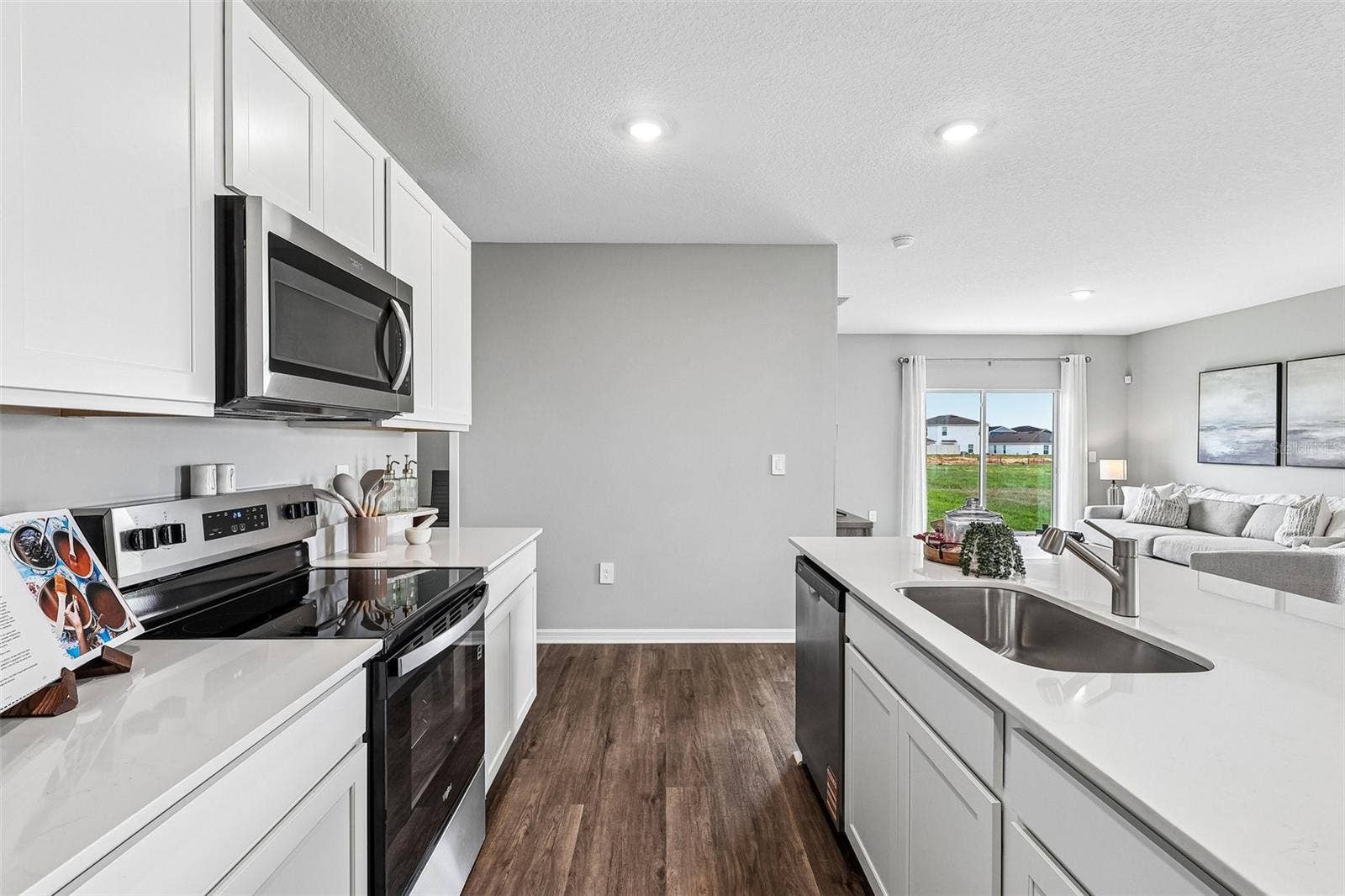 6160 CROCUS STREET, Lakeland, FL 33811 6160 CROCUS STREET, Lakeland, FL 33811