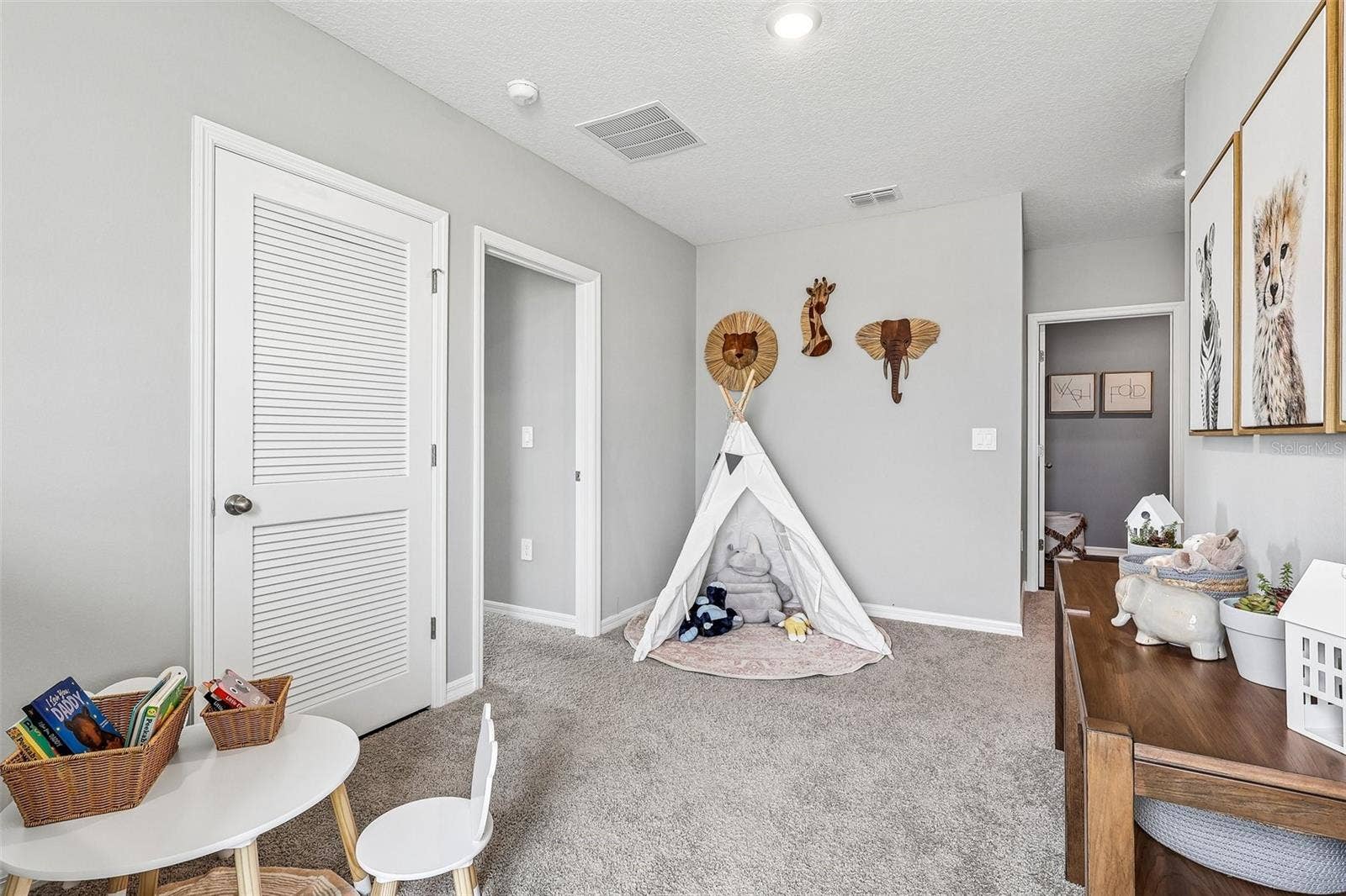 6160 CROCUS STREET, Lakeland, FL 33811 6160 CROCUS STREET, Lakeland, FL 33811