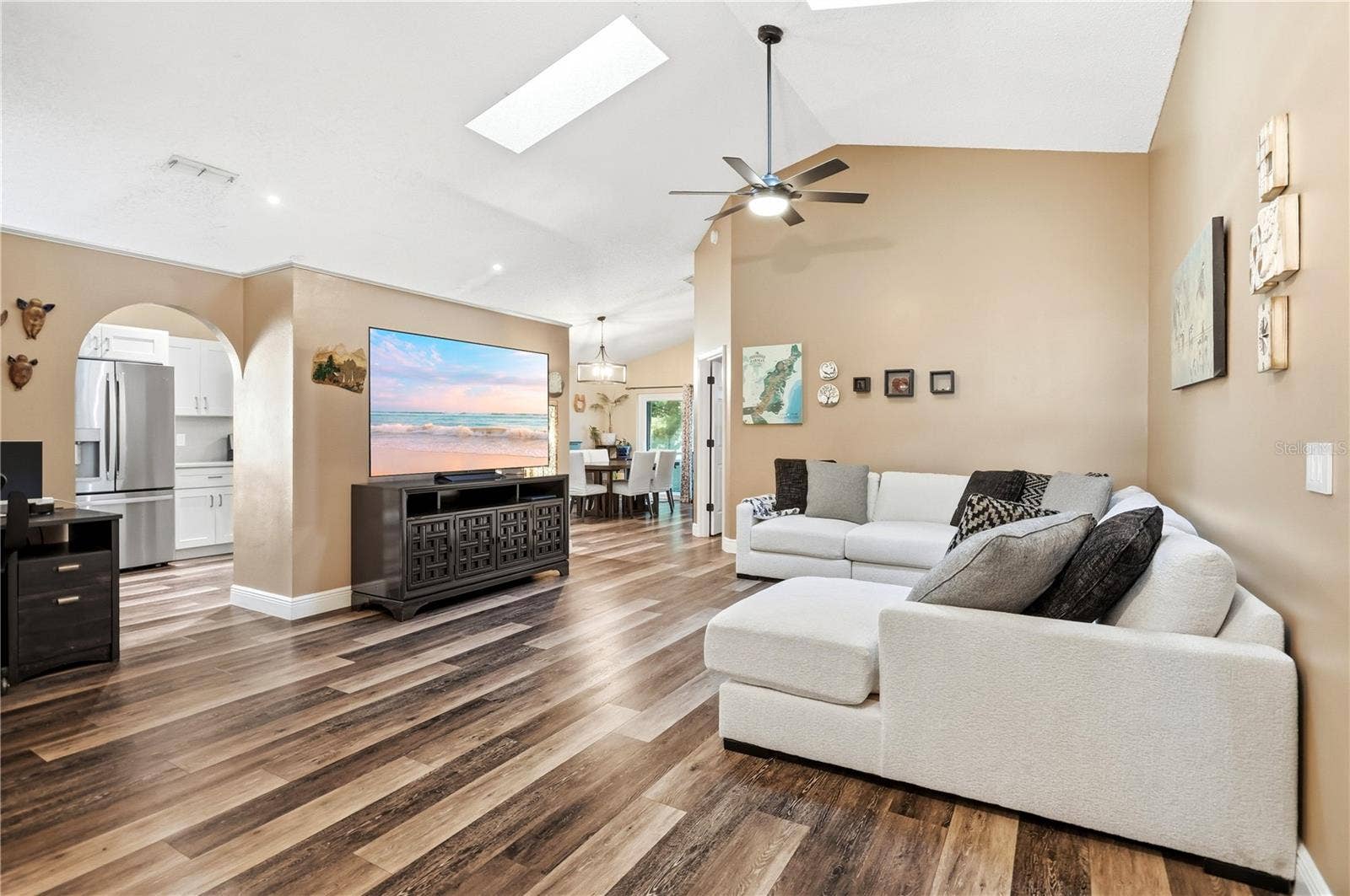 1064 KELLY CREEK CIRCLE, Oviedo, FL 32765 1064 KELLY CREEK CIRCLE, Oviedo, FL 32765