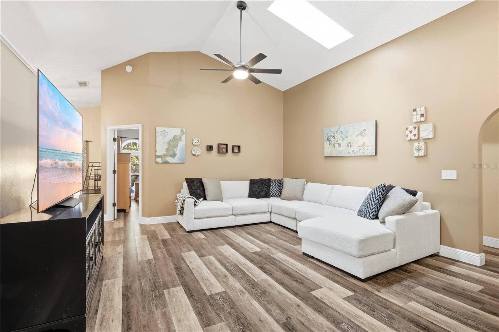 1064 KELLY CREEK CIRCLE, Oviedo, FL 32765 1064 KELLY CREEK CIRCLE, Oviedo, FL 32765