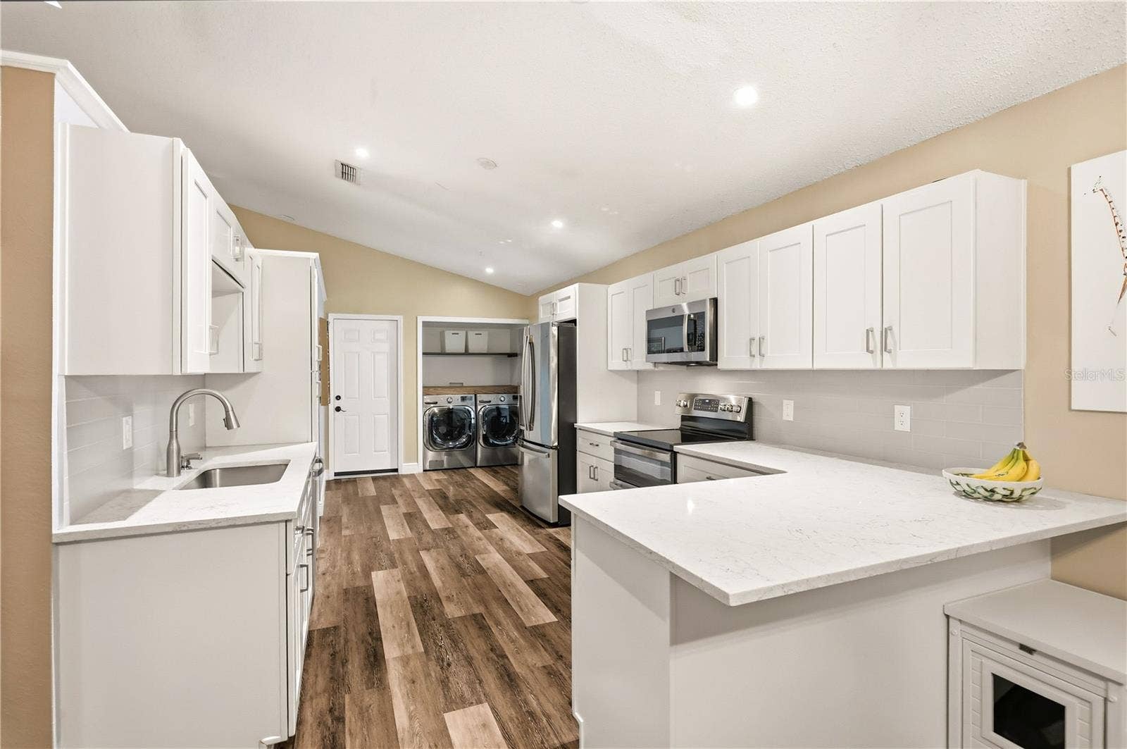 1064 KELLY CREEK CIRCLE, Oviedo, FL 32765 1064 KELLY CREEK CIRCLE, Oviedo, FL 32765