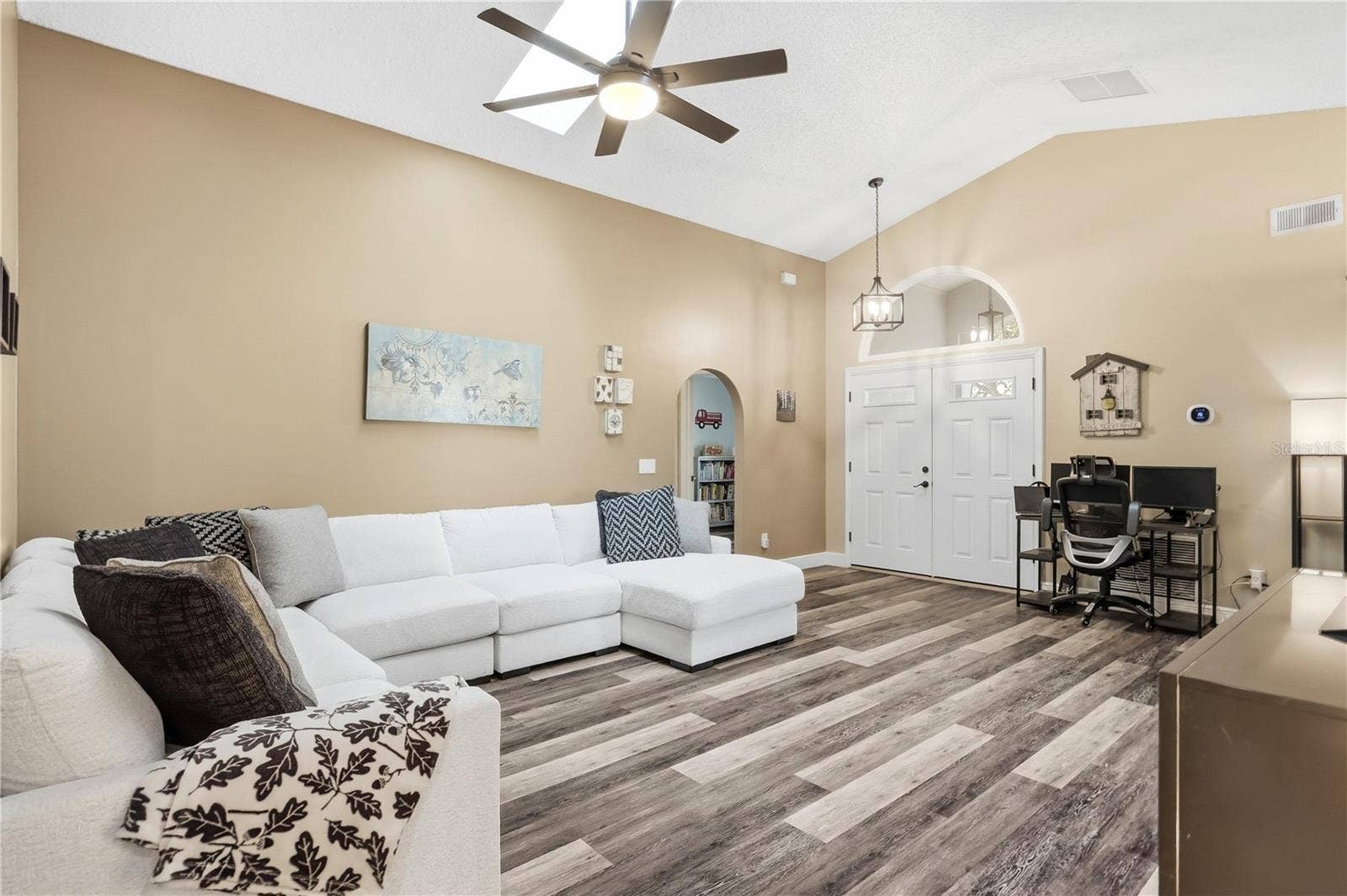1064 KELLY CREEK CIRCLE, Oviedo, FL 32765 1064 KELLY CREEK CIRCLE, Oviedo, FL 32765