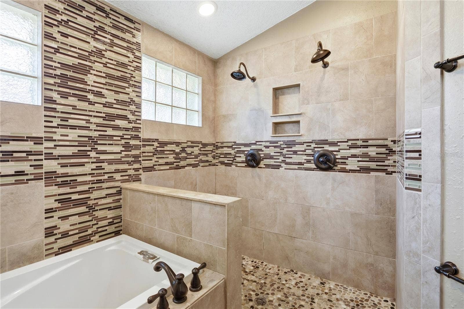 1064 KELLY CREEK CIRCLE, Oviedo, FL 32765 1064 KELLY CREEK CIRCLE, Oviedo, FL 32765