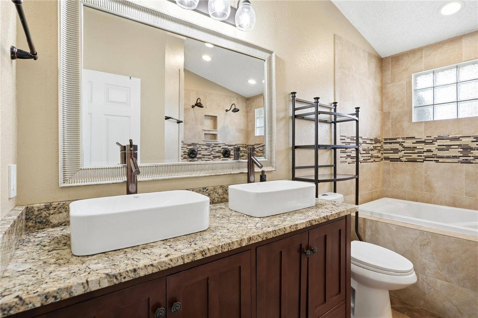 1064 KELLY CREEK CIRCLE, Oviedo, FL 32765 1064 KELLY CREEK CIRCLE, Oviedo, FL 32765