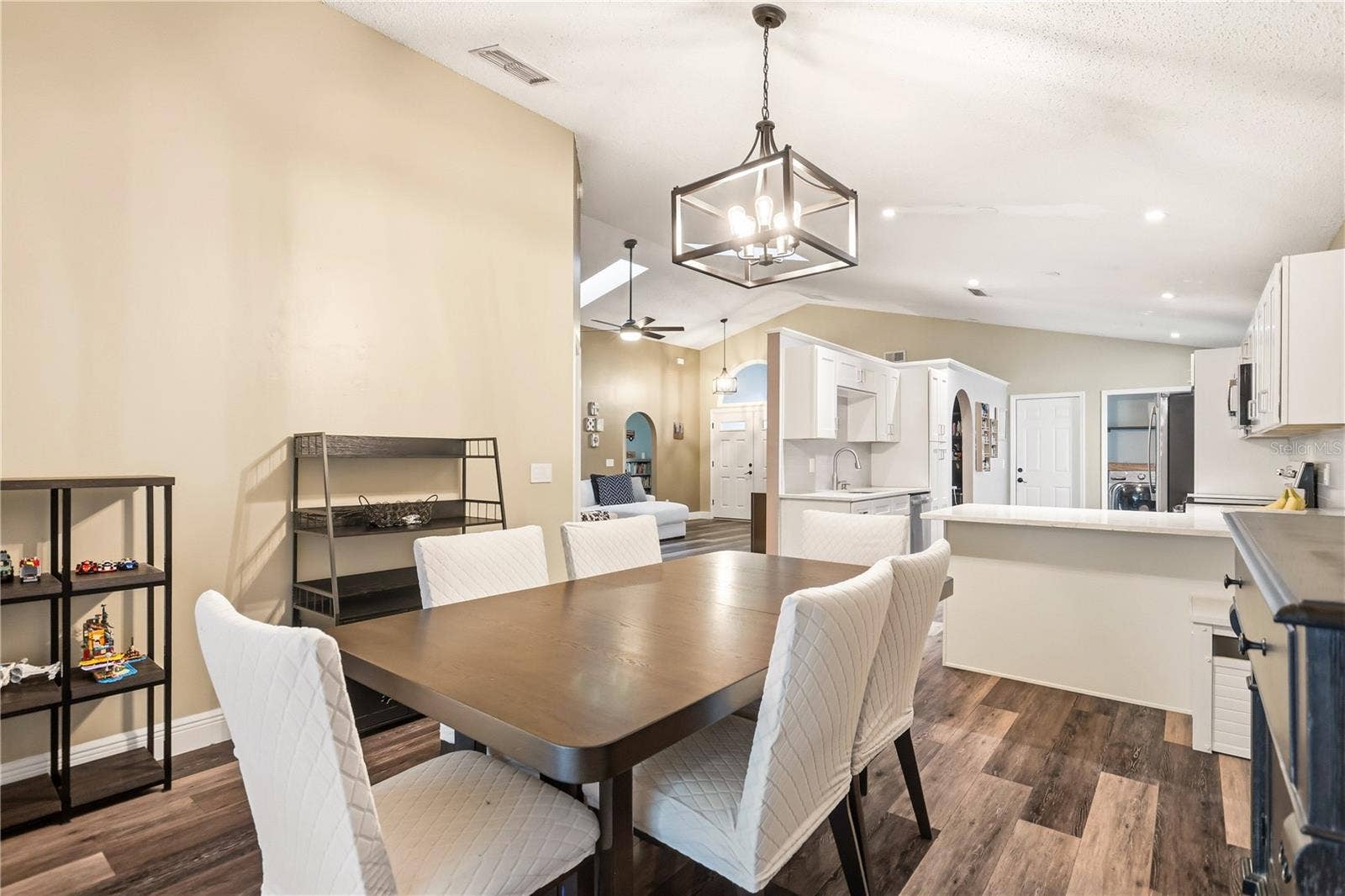 1064 KELLY CREEK CIRCLE, Oviedo, FL 32765 1064 KELLY CREEK CIRCLE, Oviedo, FL 32765