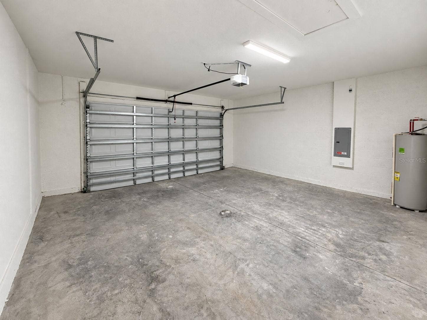 24479 SW KINGSWAY CIRCLE, Arcadia, FL 34269 Garage. Actual property photo, digitally refined.