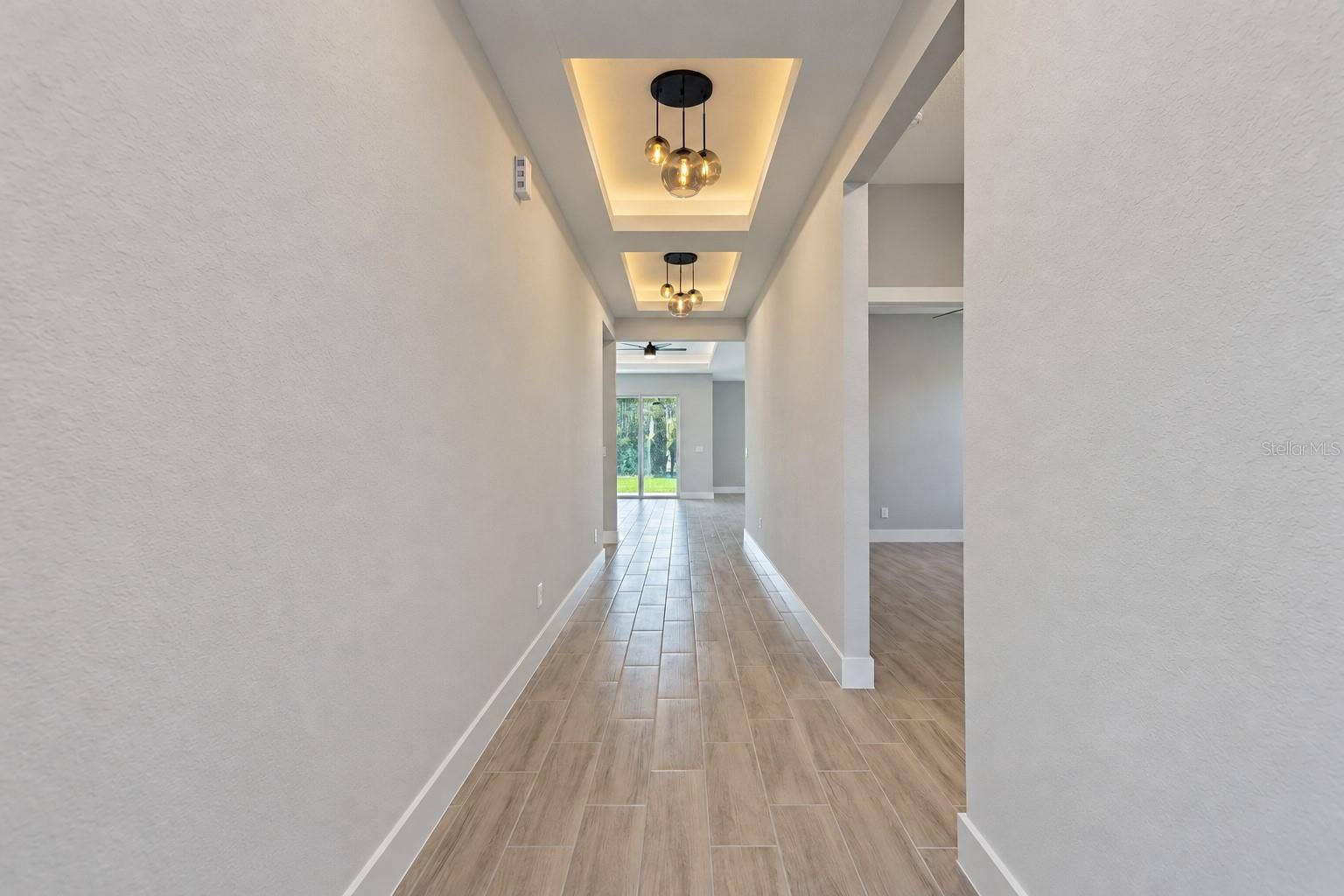 24479 SW KINGSWAY CIRCLE, Arcadia, FL 34269 Entry hallway. Digitally edited model/property composite.
