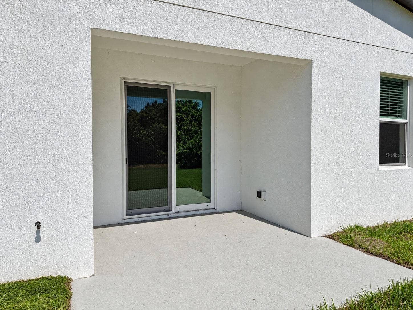 24479 SW KINGSWAY CIRCLE, Arcadia, FL 34269 Covered patio. Actual property photo, digitally refined.