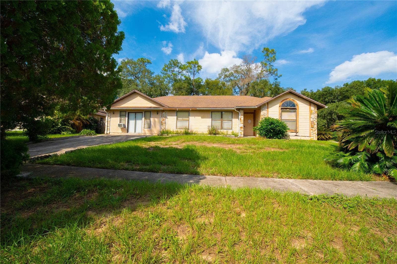 5930 KENLYN COURT, Orlando, FL 32808 5930 KENLYN COURT, Orlando, FL 32808