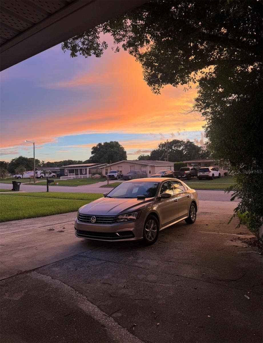 Sunsets views- large driveway