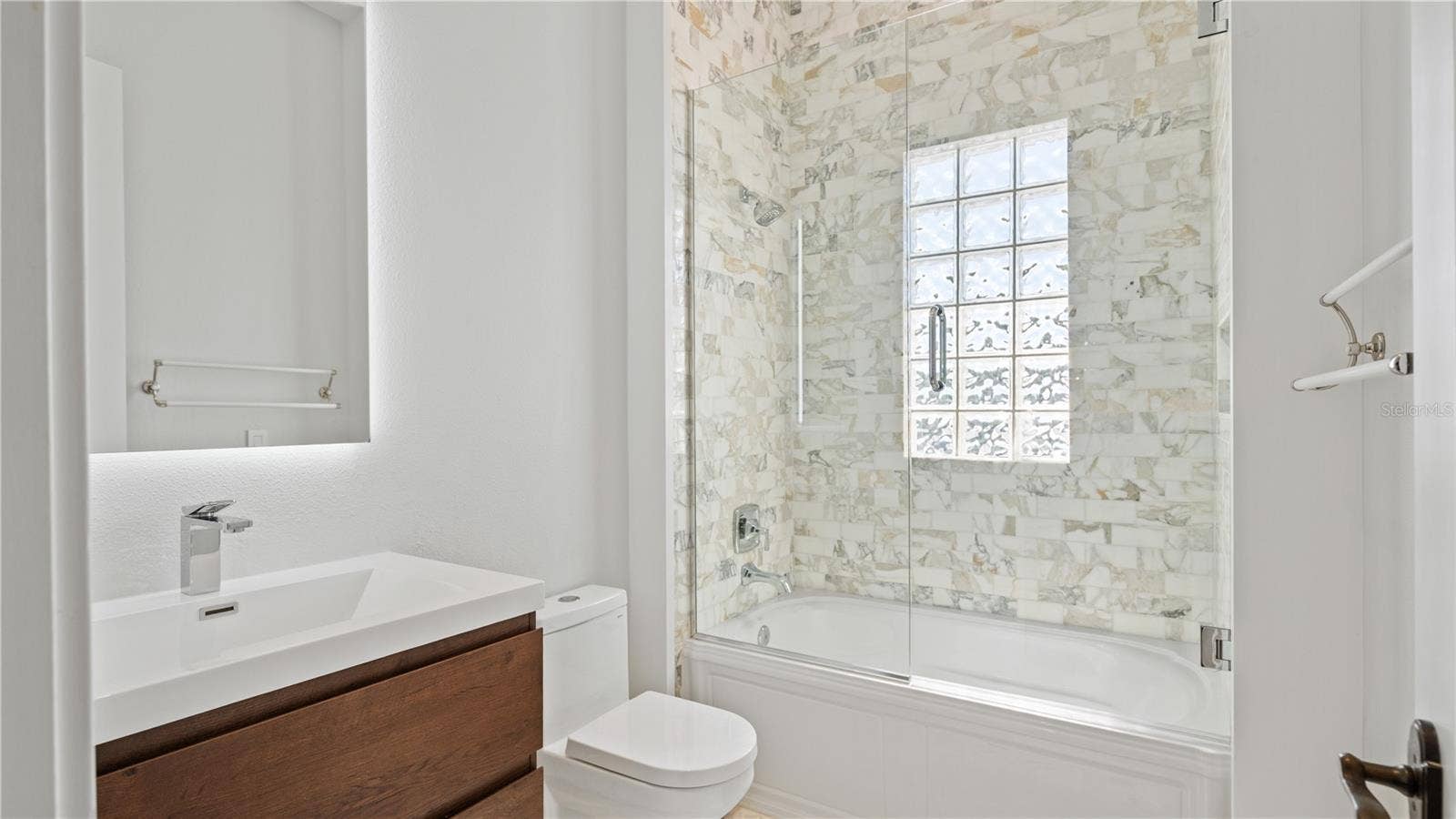 651 OLD EUSTIS ROAD, Mount Dora, FL 32757 Bathroom 2 (ensuite)
