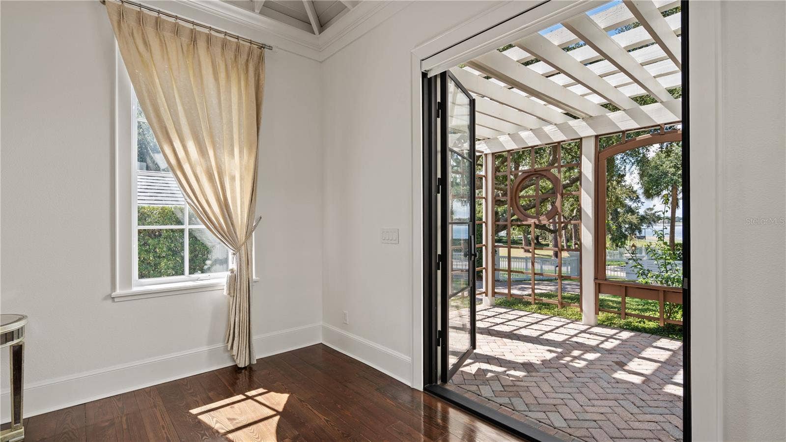 651 OLD EUSTIS ROAD, Mount Dora, FL 32757 Primary Suite - Private Patio