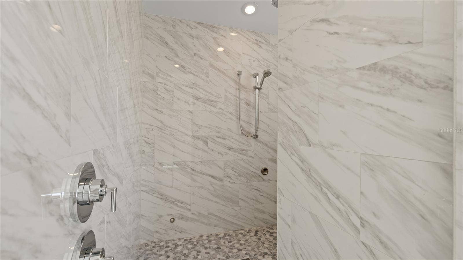 651 OLD EUSTIS ROAD, Mount Dora, FL 32757 Primary Suite - Bathroom