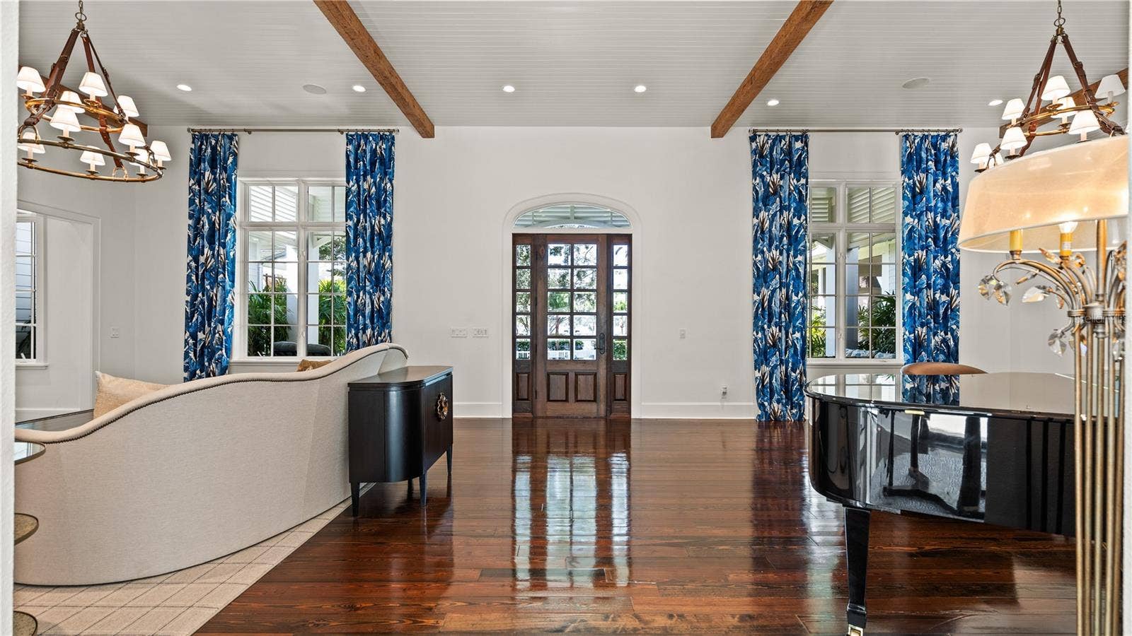 651 OLD EUSTIS ROAD, Mount Dora, FL 32757 Living Room (furniture negotiable)