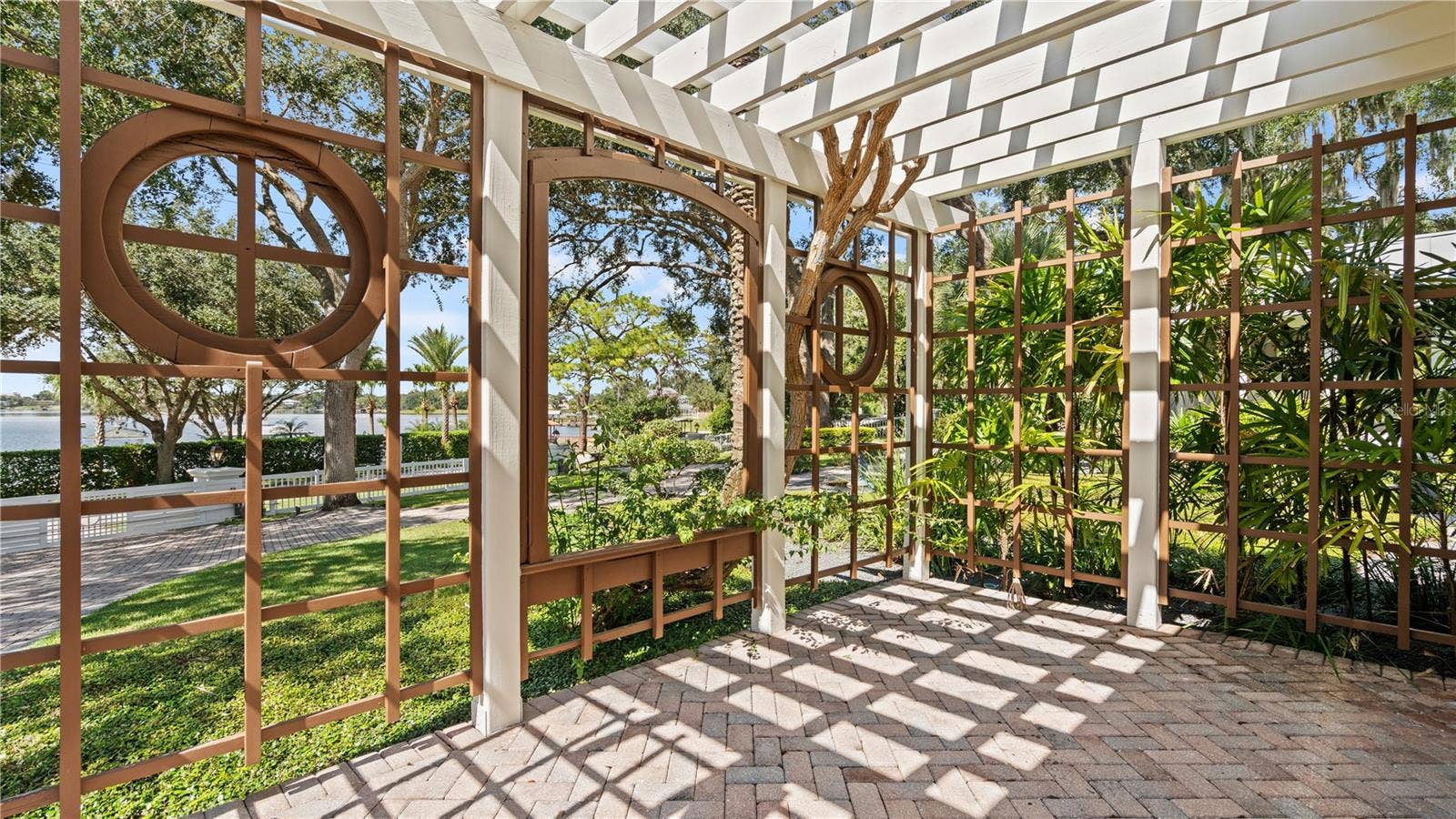 651 OLD EUSTIS ROAD, Mount Dora, FL 32757 Primary Suite - Private Patio
