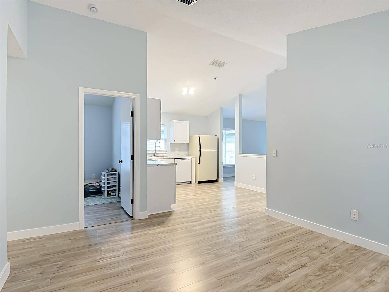 9684 HOLLYHILL DRIVE, Orlando, FL 32824 9684 HOLLYHILL DRIVE, Orlando, FL 32824