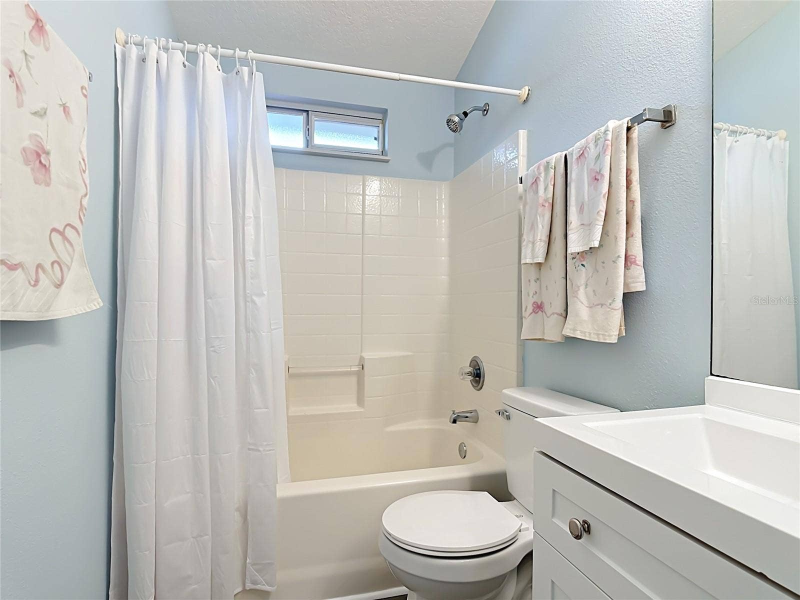 9684 HOLLYHILL DRIVE, Orlando, FL 32824 9684 HOLLYHILL DRIVE, Orlando, FL 32824