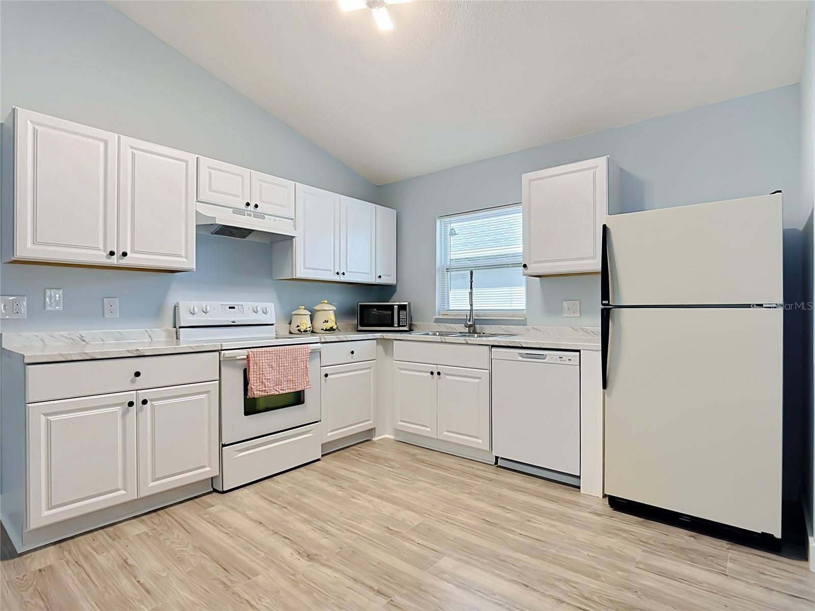 9684 HOLLYHILL DRIVE, Orlando, FL 32824 9684 HOLLYHILL DRIVE, Orlando, FL 32824
