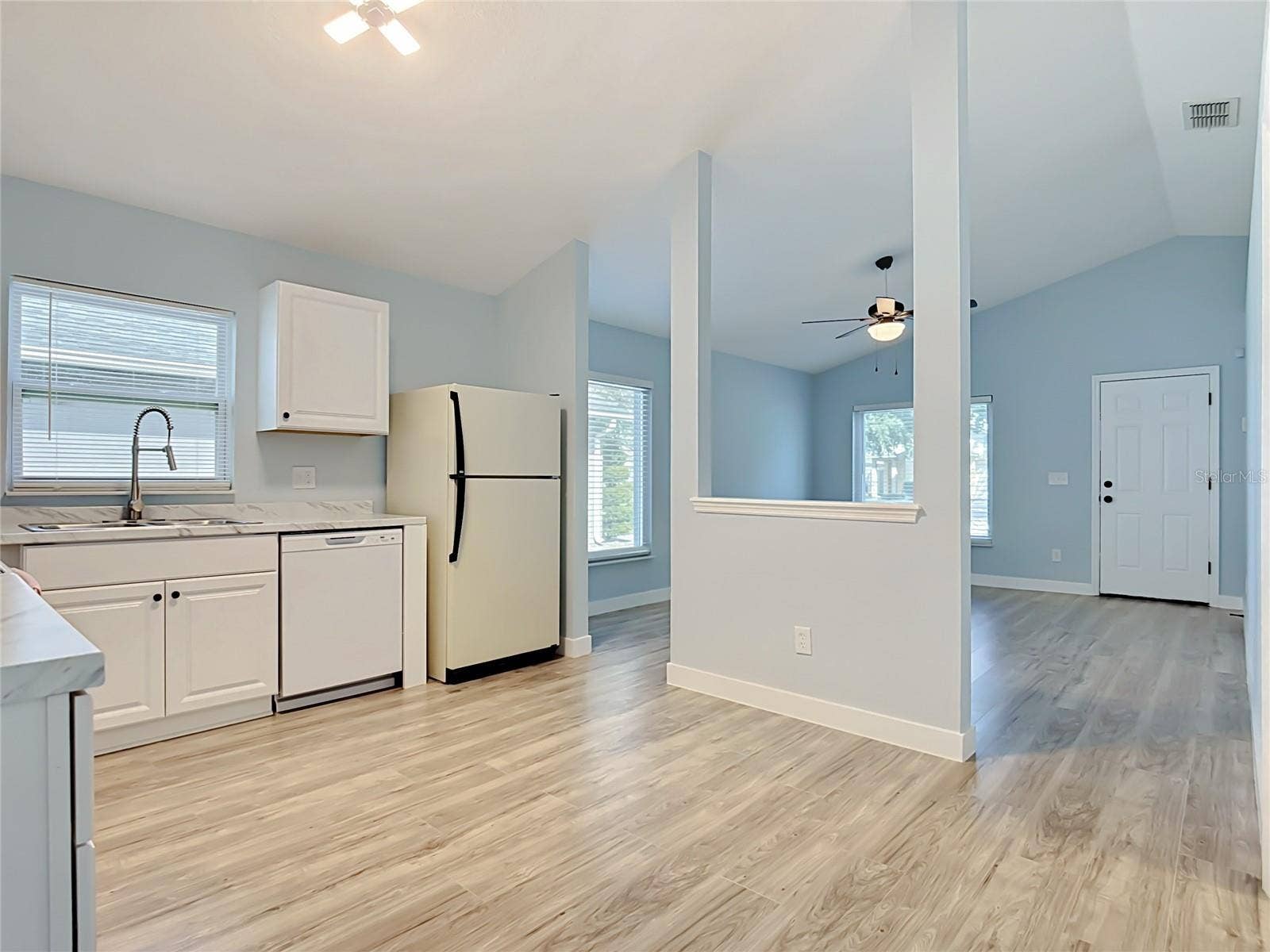 9684 HOLLYHILL DRIVE, Orlando, FL 32824 9684 HOLLYHILL DRIVE, Orlando, FL 32824