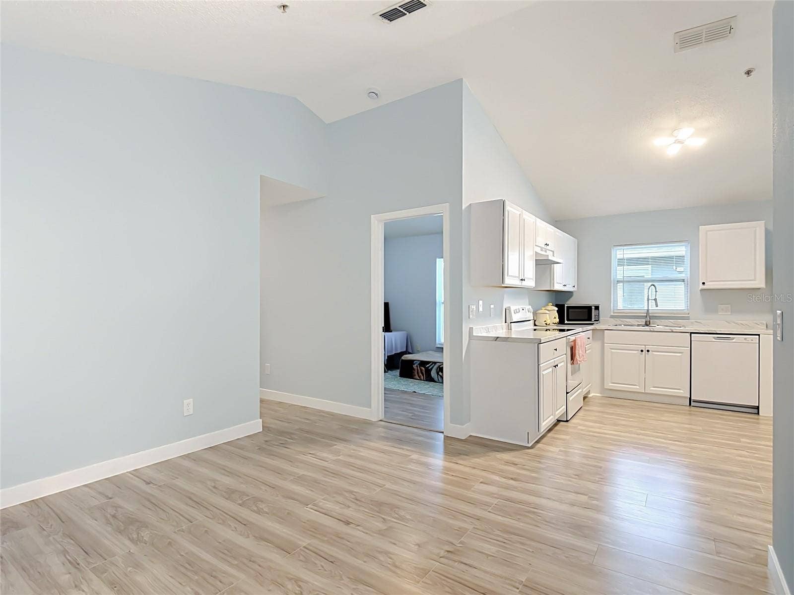 9684 HOLLYHILL DRIVE, Orlando, FL 32824 9684 HOLLYHILL DRIVE, Orlando, FL 32824