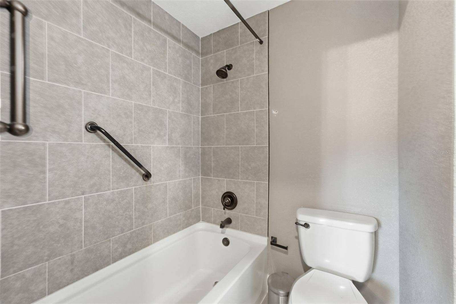 9627 HIDDEN OAKS CIRCLE, Tampa, FL 33612 9627 HIDDEN OAKS CIRCLE, Tampa, FL 33612