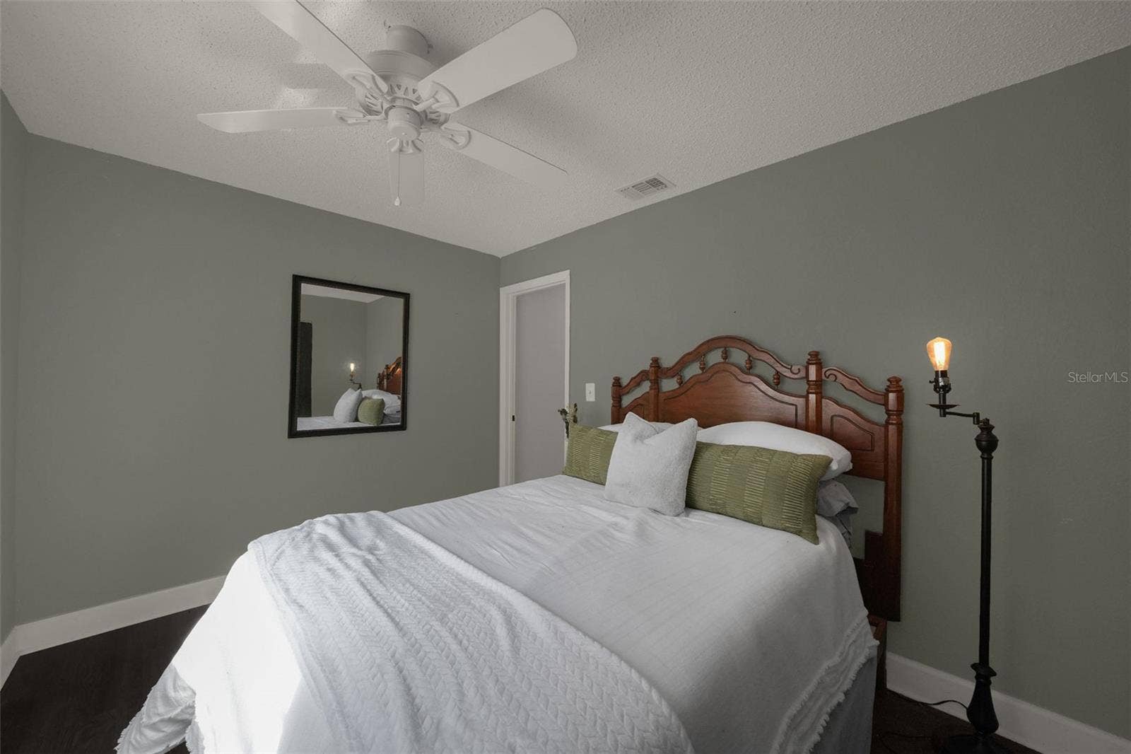 9627 HIDDEN OAKS CIRCLE, Tampa, FL 33612 9627 HIDDEN OAKS CIRCLE, Tampa, FL 33612