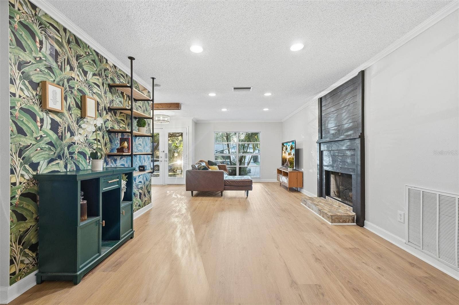 9627 HIDDEN OAKS CIRCLE, Tampa, FL 33612 9627 HIDDEN OAKS CIRCLE, Tampa, FL 33612