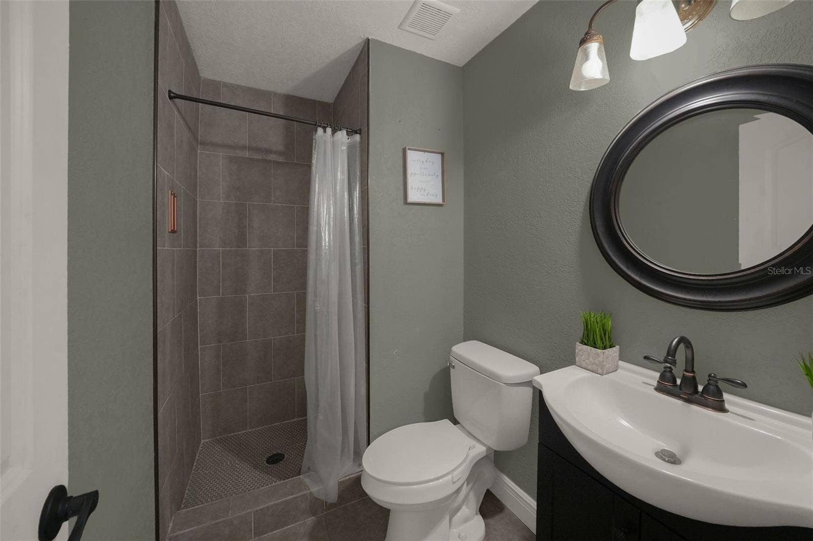 9627 HIDDEN OAKS CIRCLE, Tampa, FL 33612 9627 HIDDEN OAKS CIRCLE, Tampa, FL 33612