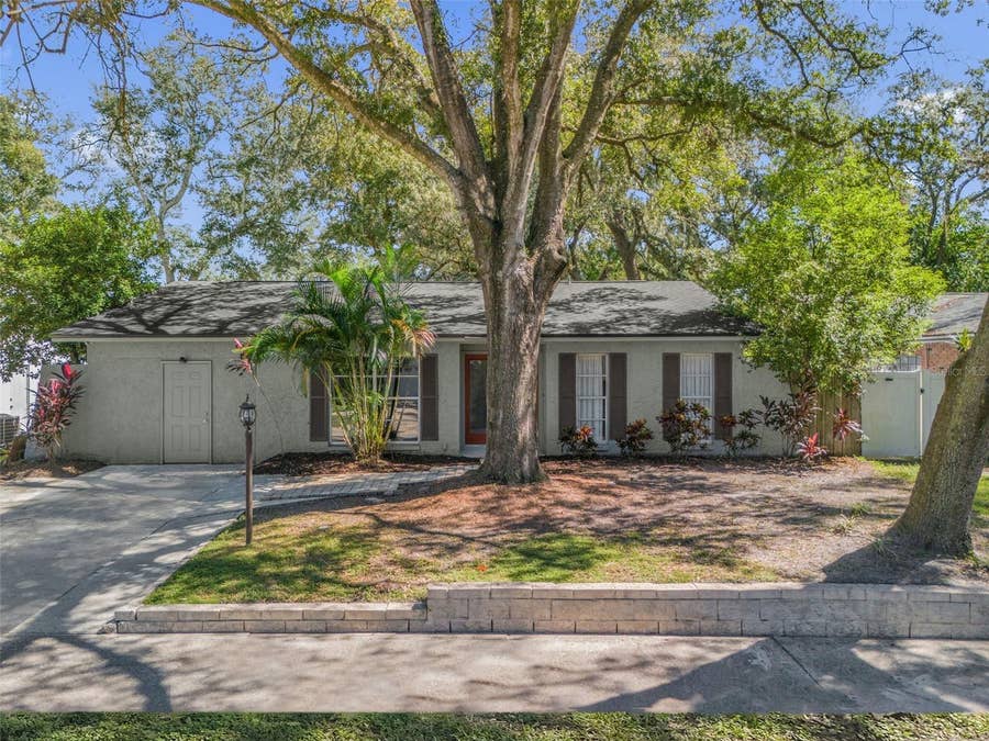 Property photo for 9627 HIDDEN OAKS CIRCLE, Tampa, FL