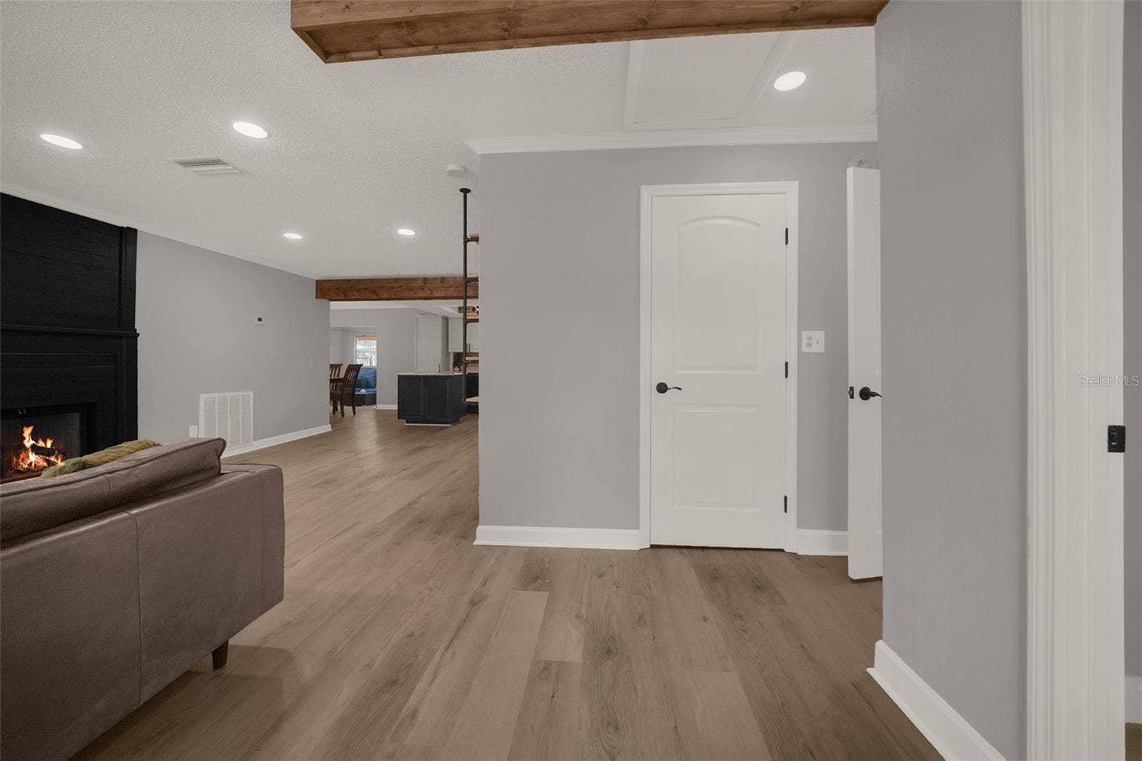 9627 HIDDEN OAKS CIRCLE, Tampa, FL 33612 9627 HIDDEN OAKS CIRCLE, Tampa, FL 33612