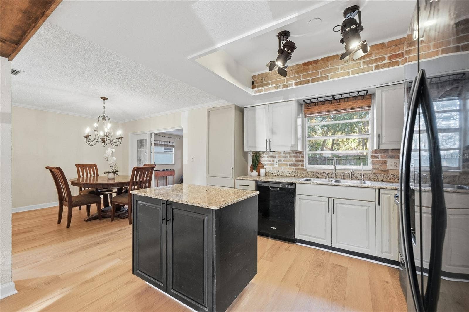 9627 HIDDEN OAKS CIRCLE, Tampa, FL 33612 9627 HIDDEN OAKS CIRCLE, Tampa, FL 33612