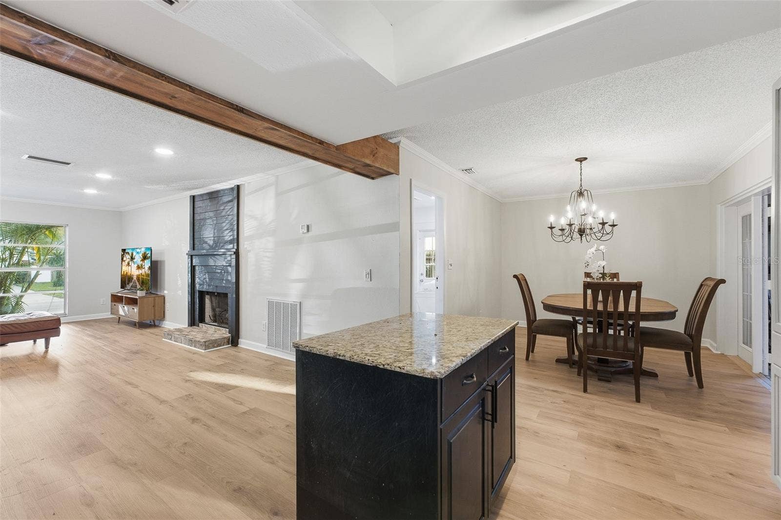 9627 HIDDEN OAKS CIRCLE, Tampa, FL 33612 9627 HIDDEN OAKS CIRCLE, Tampa, FL 33612