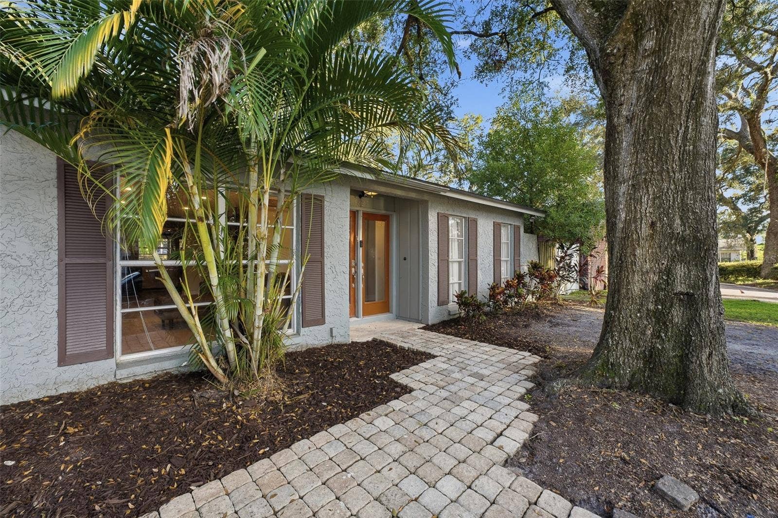 9627 HIDDEN OAKS CIRCLE, Tampa, FL 33612 9627 HIDDEN OAKS CIRCLE, Tampa, FL 33612