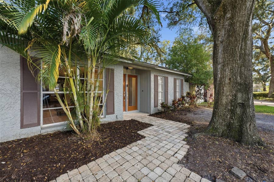 Property photo for 9627 HIDDEN OAKS CIRCLE, Tampa, FL