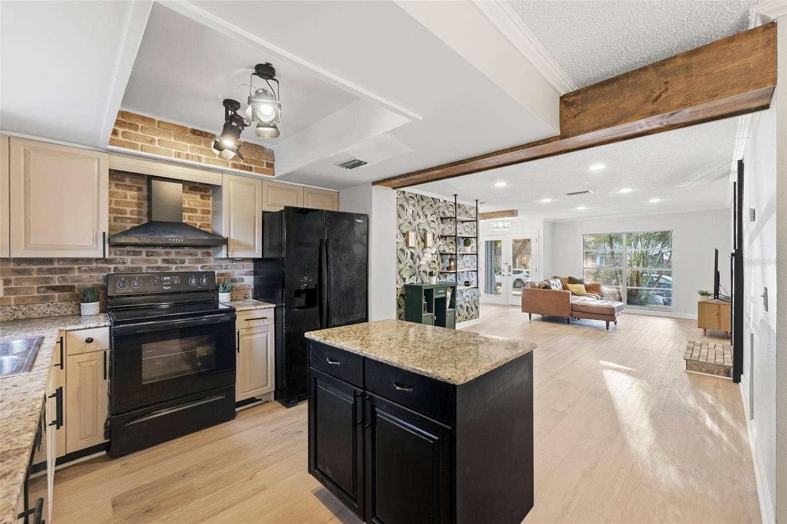 9627 HIDDEN OAKS CIRCLE, Tampa, FL 33612 9627 HIDDEN OAKS CIRCLE, Tampa, FL 33612