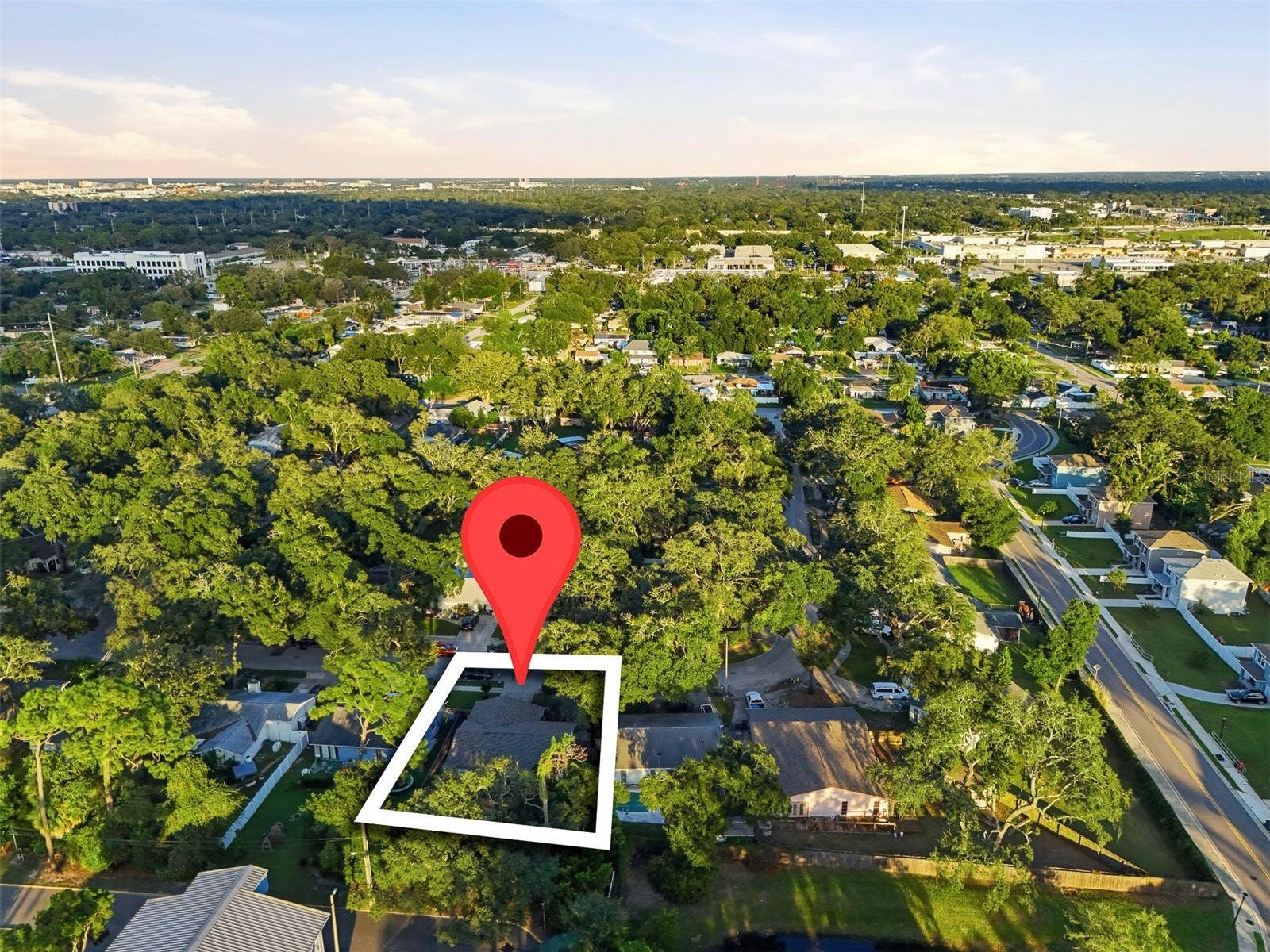 9627 HIDDEN OAKS CIRCLE, Tampa, FL 33612 9627 HIDDEN OAKS CIRCLE, Tampa, FL 33612