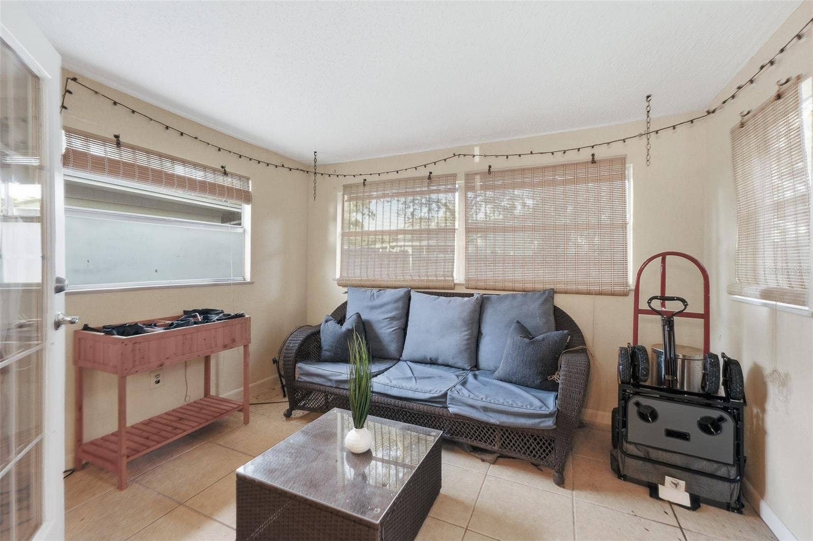 9627 HIDDEN OAKS CIRCLE, Tampa, FL 33612 9627 HIDDEN OAKS CIRCLE, Tampa, FL 33612