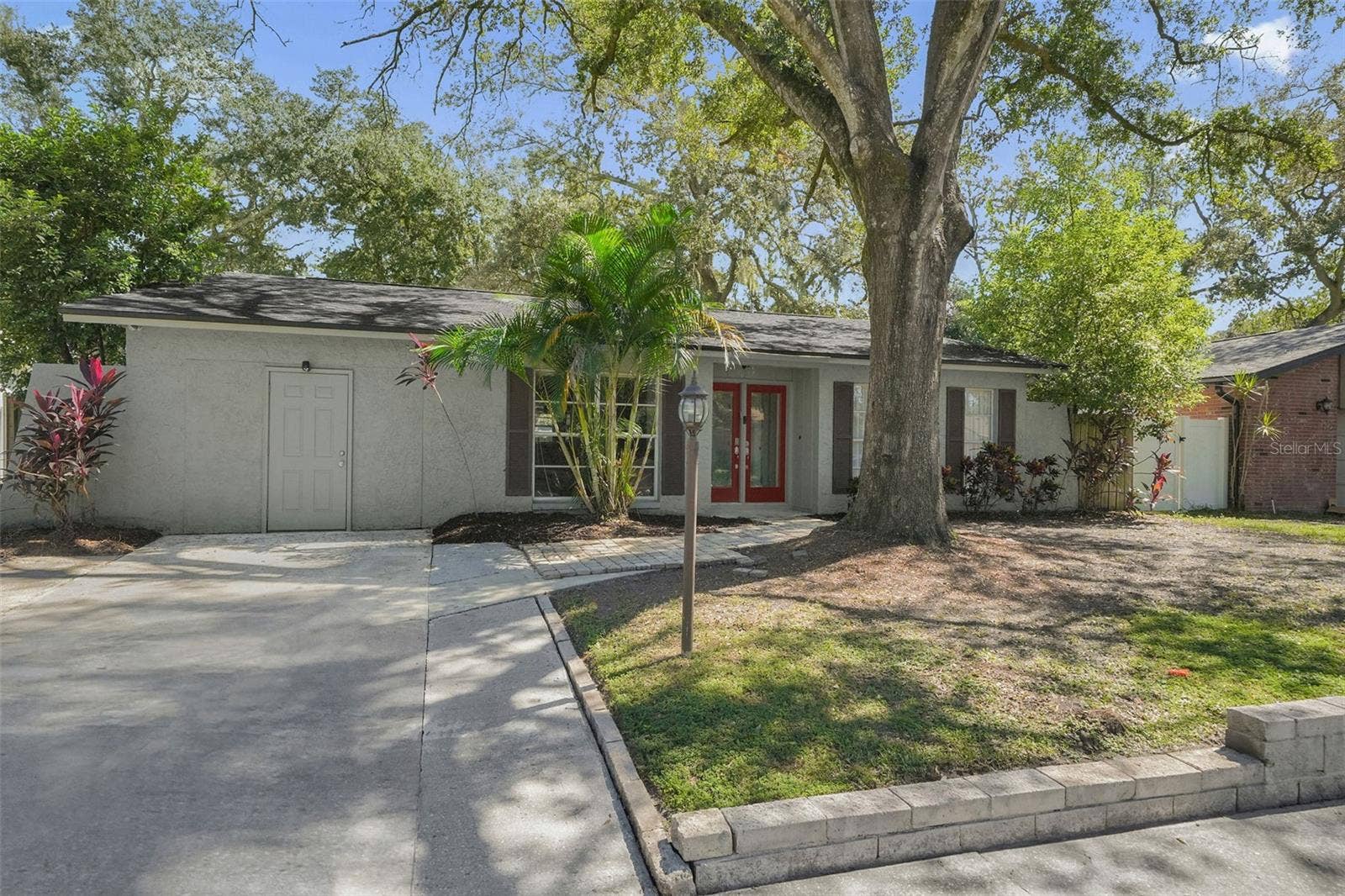 9627 HIDDEN OAKS CIRCLE, Tampa, FL 33612 9627 HIDDEN OAKS CIRCLE, Tampa, FL 33612