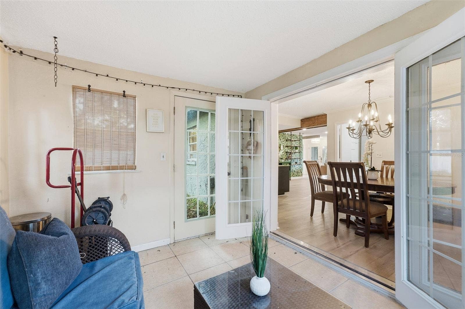 9627 HIDDEN OAKS CIRCLE, Tampa, FL 33612 9627 HIDDEN OAKS CIRCLE, Tampa, FL 33612