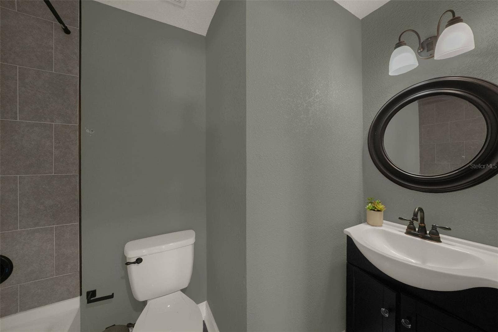 9627 HIDDEN OAKS CIRCLE, Tampa, FL 33612 9627 HIDDEN OAKS CIRCLE, Tampa, FL 33612