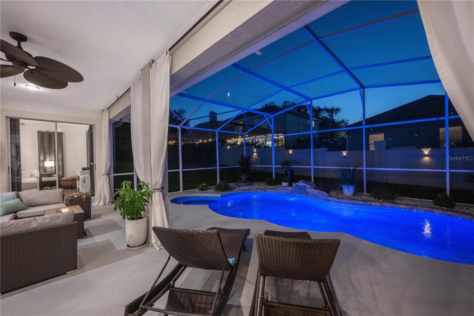 1854 VISTA ROYALE BOULEVARD, Orlando, FL 32835 Beautiful day or night!