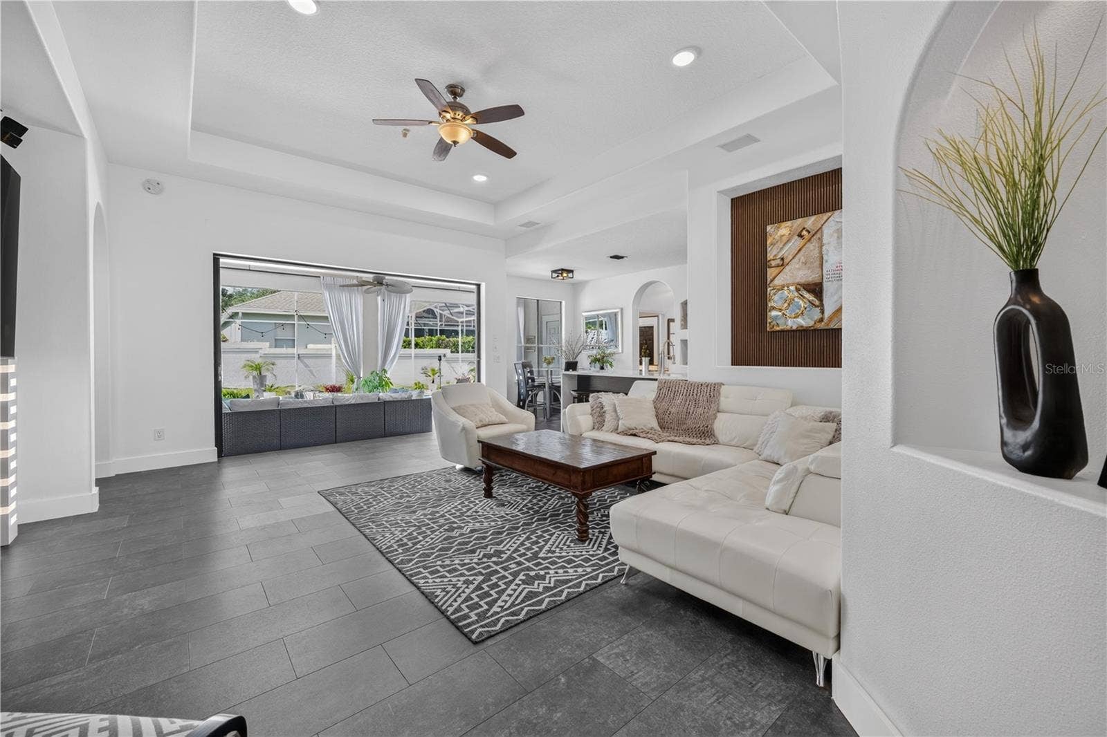 1854 VISTA ROYALE BOULEVARD, Orlando, FL 32835 Expansive sliding glass doors open fully, seamlessly extending the living area to the outdoors and creating an ideal space for entertaining.