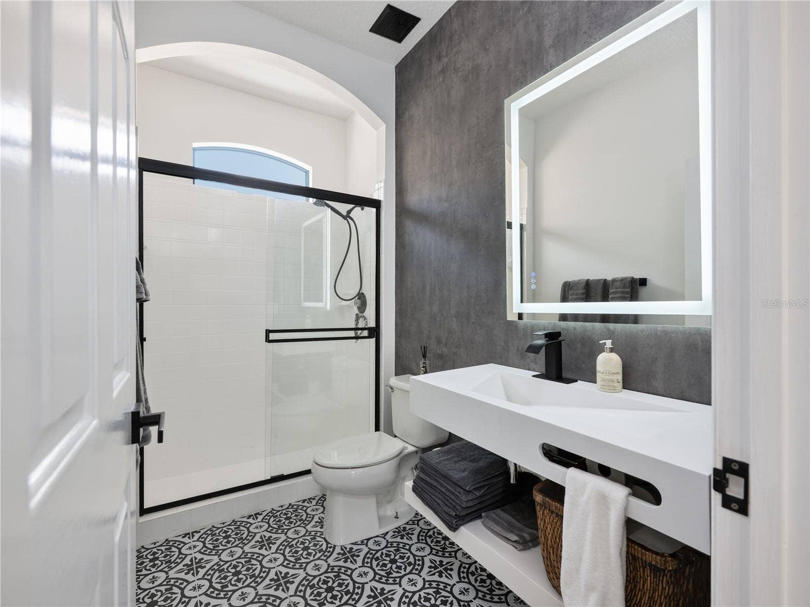 1854 VISTA ROYALE BOULEVARD, Orlando, FL 32835 The guest bath by the office/bedroom 4 is a work of art!