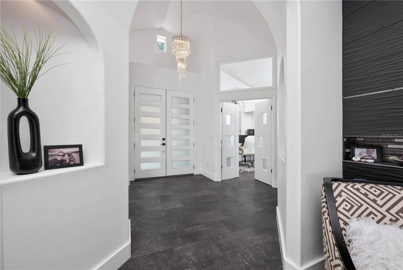 1854 VISTA ROYALE BOULEVARD, Orlando, FL 32835 Stunning architectural details featured throughout the entire home.