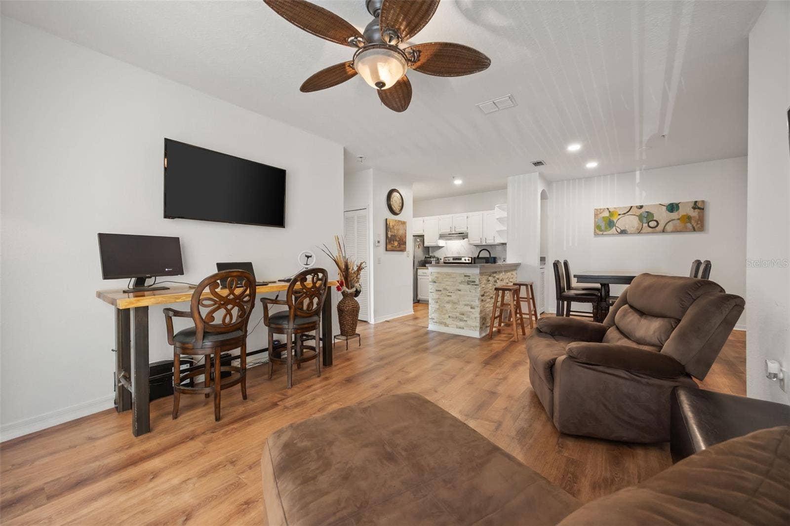 1475 LAKE SHADOW CIRCLE, #6205, Maitland, FL 32751 Living Room
