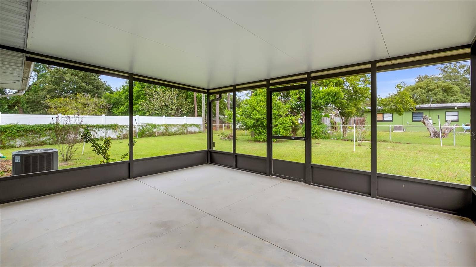 Screened in lanai