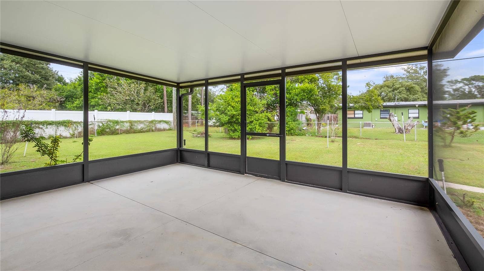 Screened in lanai