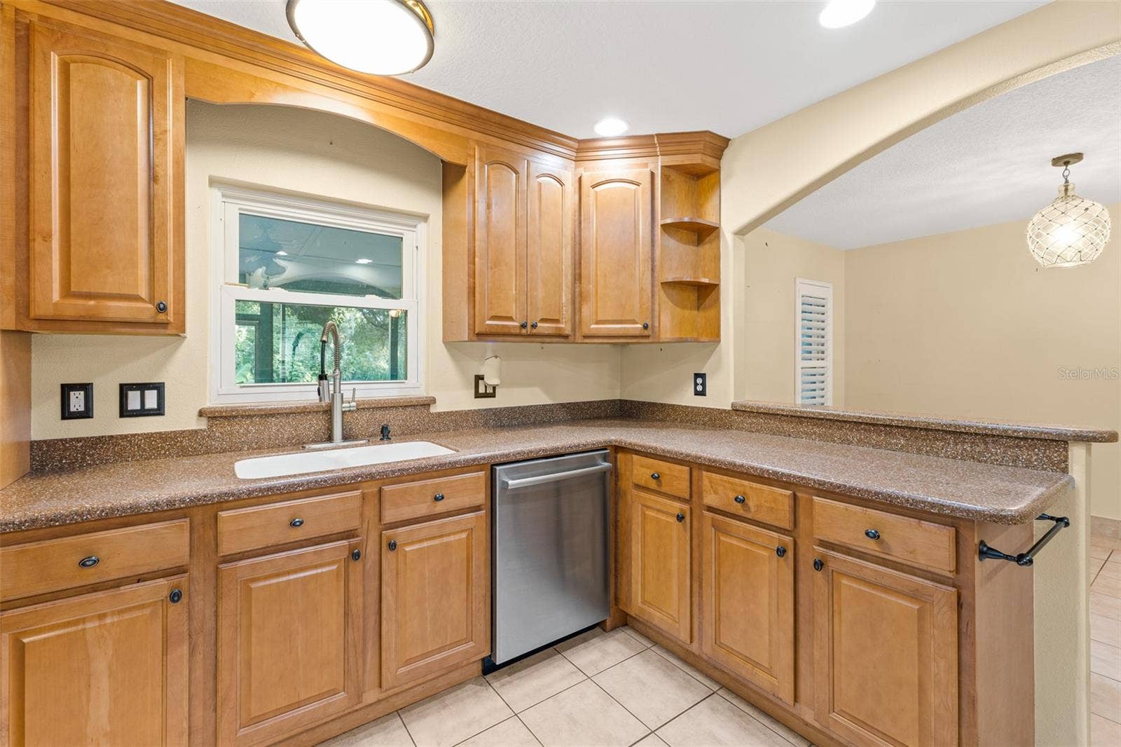 638 ORANGE COURT, Rockledge, FL 32955 Solid Wood Cabinetry